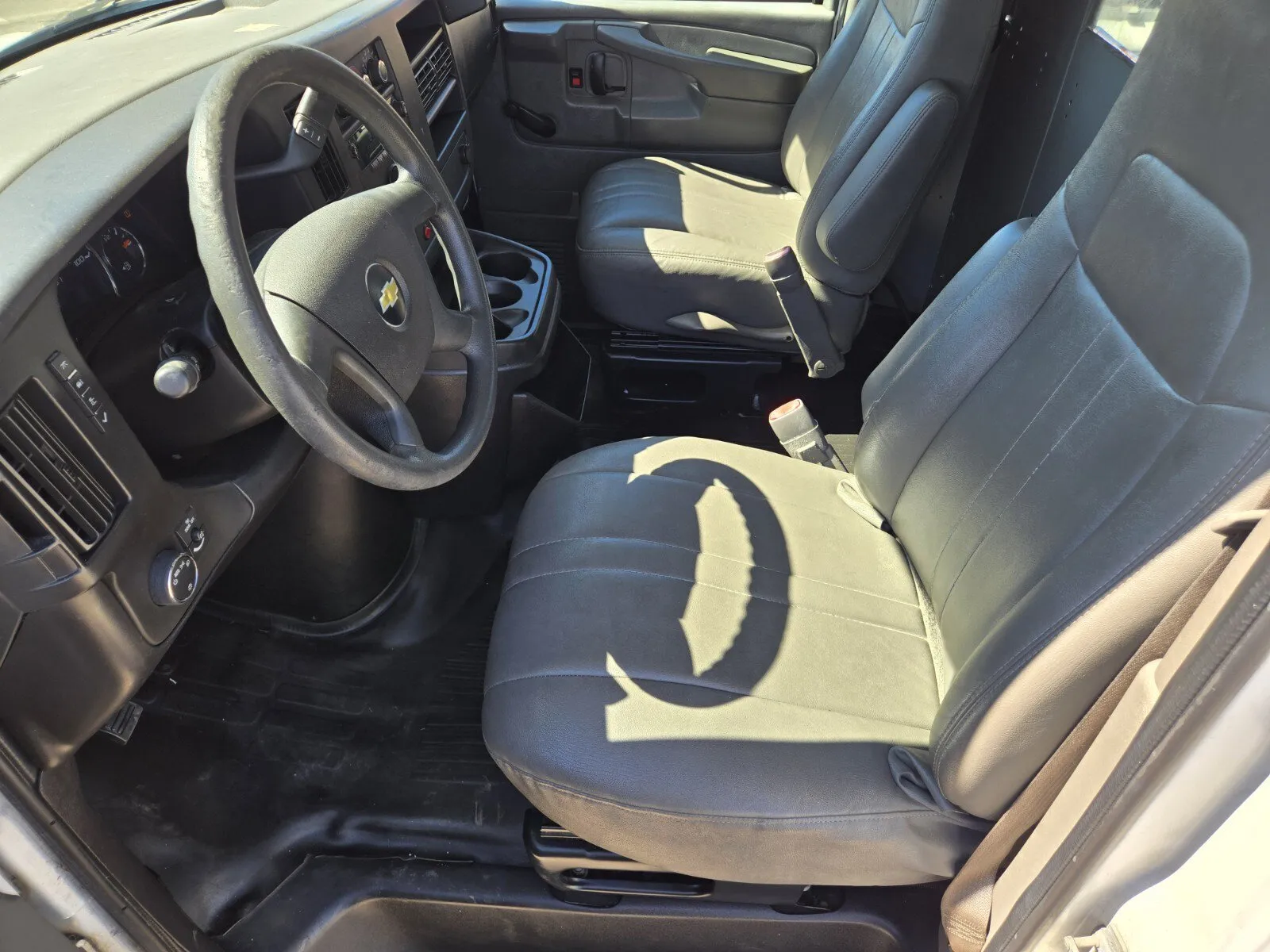 Chevrolet Express photo 7
