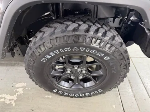 More photos of 2025 Jeep Gladiator Willys at Woody Folsom Chrysler Dodge Jeep Ram of Baxley, GA