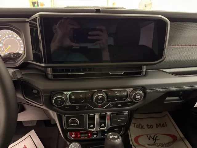 2025 Jeep Wrangler 2-Door Rubicon - Photo 17