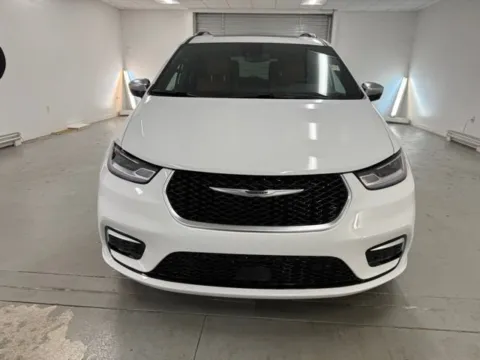 Photos of 2026 Chrysler Pacifica Pinnacle for sale in Baxley, GA at Woody Folsom Chrysler Dodge Jeep Ram of Baxley