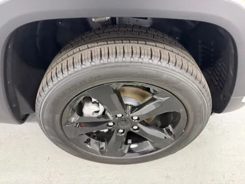 More photos of 2025 Jeep Grand Cherokee Limited at Woody Folsom Chrysler Dodge Jeep Ram of Baxley, GA