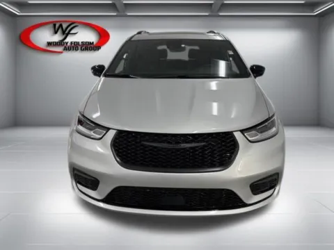 Photos of 2026 Chrysler Pacifica Limited for sale in Baxley, GA at Woody Folsom Chrysler Dodge Jeep Ram of Baxley