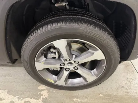 More photos of 2025 Jeep Grand Cherokee L Limited at Woody Folsom Chrysler Dodge Jeep Ram of Baxley, GA