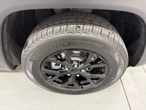 More photos of 2026 Jeep Grand Cherokee Laredo Altitude at Woody Folsom Chrysler Dodge Jeep Ram of Baxley, GA