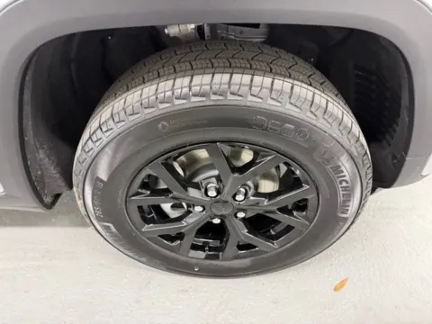 More photos of 2026 Jeep Grand Cherokee Laredo Altitude at Woody Folsom Chrysler Dodge Jeep Ram of Baxley, GA