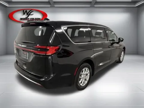 More photos of 2026 Chrysler Pacifica Select at Woody Folsom Chrysler Dodge Jeep Ram of Baxley, GA