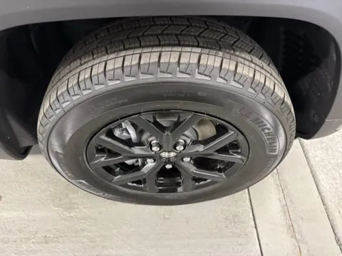 More photos of 2026 Jeep Grand Cherokee Laredo Altitude at Woody Folsom Chrysler Dodge Jeep Ram of Baxley, GA