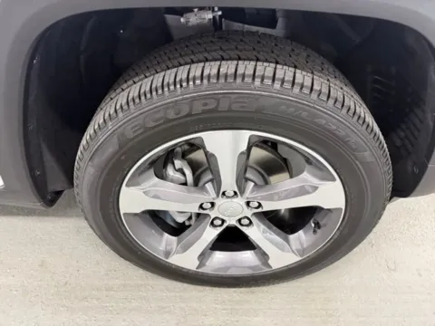 More photos of 2026 Jeep Grand Cherokee Limited at Woody Folsom Chrysler Dodge Jeep Ram of Baxley, GA