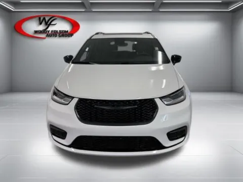 Photos of 2026 Chrysler Pacifica Limited for sale in Baxley, GA at Woody Folsom Chrysler Dodge Jeep Ram of Baxley