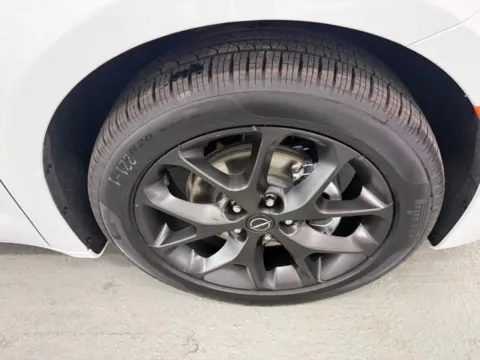 More photos of 2026 Chrysler Pacifica Limited at Woody Folsom Chrysler Dodge Jeep Ram of Baxley, GA