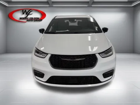 Photos of 2026 Chrysler Pacifica Select for sale in Baxley, GA at Woody Folsom Chrysler Dodge Jeep Ram of Baxley