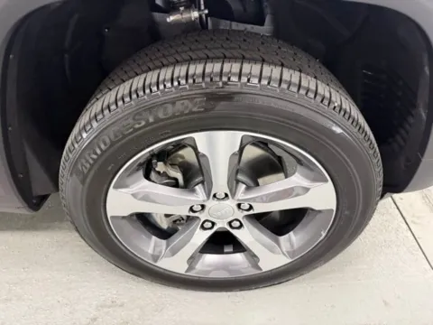 More photos of 2026 Jeep Grand Cherokee L Limited at Woody Folsom Chrysler Dodge Jeep Ram of Baxley, GA