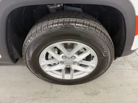 More photos of 2026 Jeep Grand Cherokee Laredo at Woody Folsom Chrysler Dodge Jeep Ram of Baxley, GA