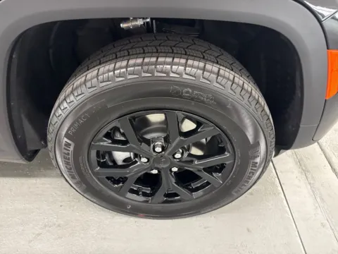 More photos of 2026 Jeep Grand Cherokee Laredo Altitude at Woody Folsom Chrysler Dodge Jeep Ram of Baxley, GA