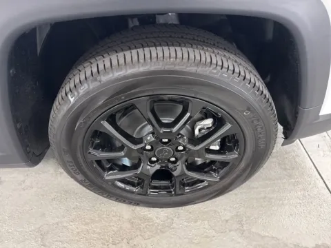 More photos of 2026 Jeep Compass Latitude Altitude at Woody Folsom Chrysler Dodge Jeep Ram of Baxley, GA