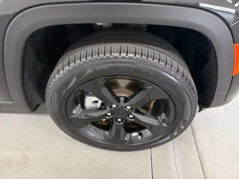 More photos of 2025 Jeep Grand Cherokee L Limited at Woody Folsom Chrysler Dodge Jeep Ram of Baxley, GA
