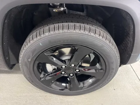 More photos of 2026 Jeep Grand Cherokee L Limited at Woody Folsom Chrysler Dodge Jeep Ram of Baxley, GA