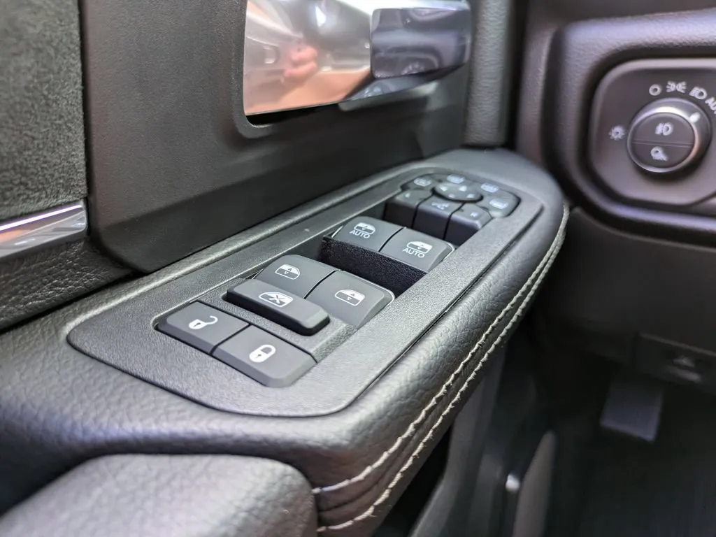 2026 RAM 2500 Laramie - Photo 23