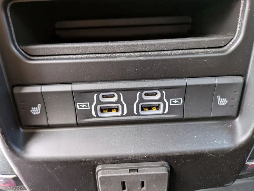 2026 RAM 2500 Laramie - Photo 17