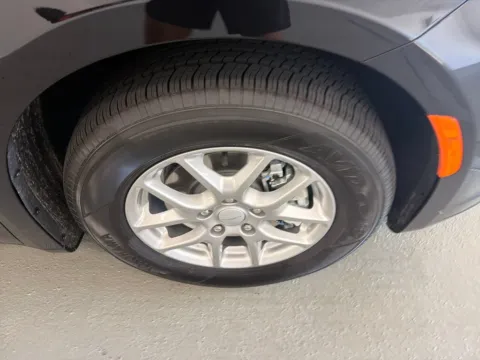 More photos of 2027 Chrysler Pacifica Select at Woody Folsom Chrysler Dodge Jeep Ram of Baxley, GA