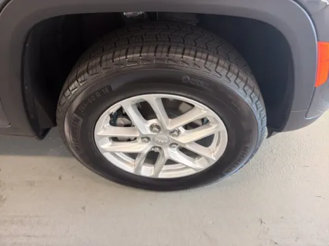 More photos of 2026 Jeep Grand Cherokee Laredo at Woody Folsom Chrysler Dodge Jeep Ram of Baxley, GA
