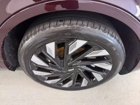 More photos of 2024 Lincoln Nautilus Reserve at Woody Folsom Chrysler Dodge Jeep Ram of Baxley, GA