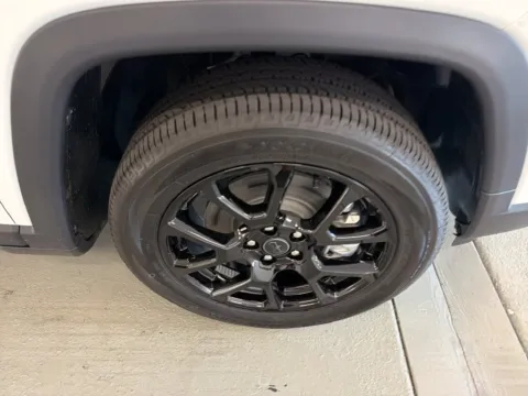 More photos of 2027 Jeep Compass Latitude Altitude at Woody Folsom Chrysler Dodge Jeep Ram of Baxley, GA