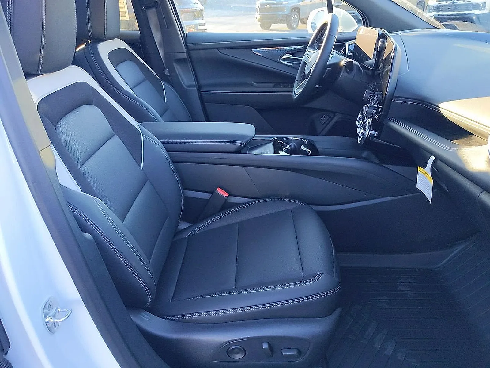 2025 Chevrolet Blazer EV LT - Photo 29