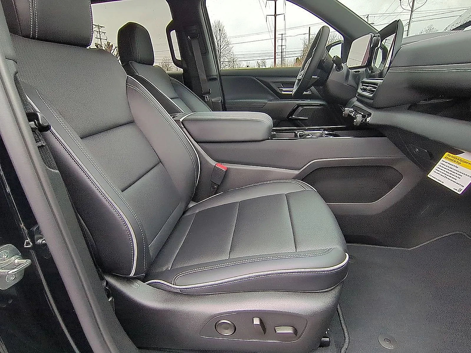 2025 Chevrolet Silverado EV LT - Photo 28