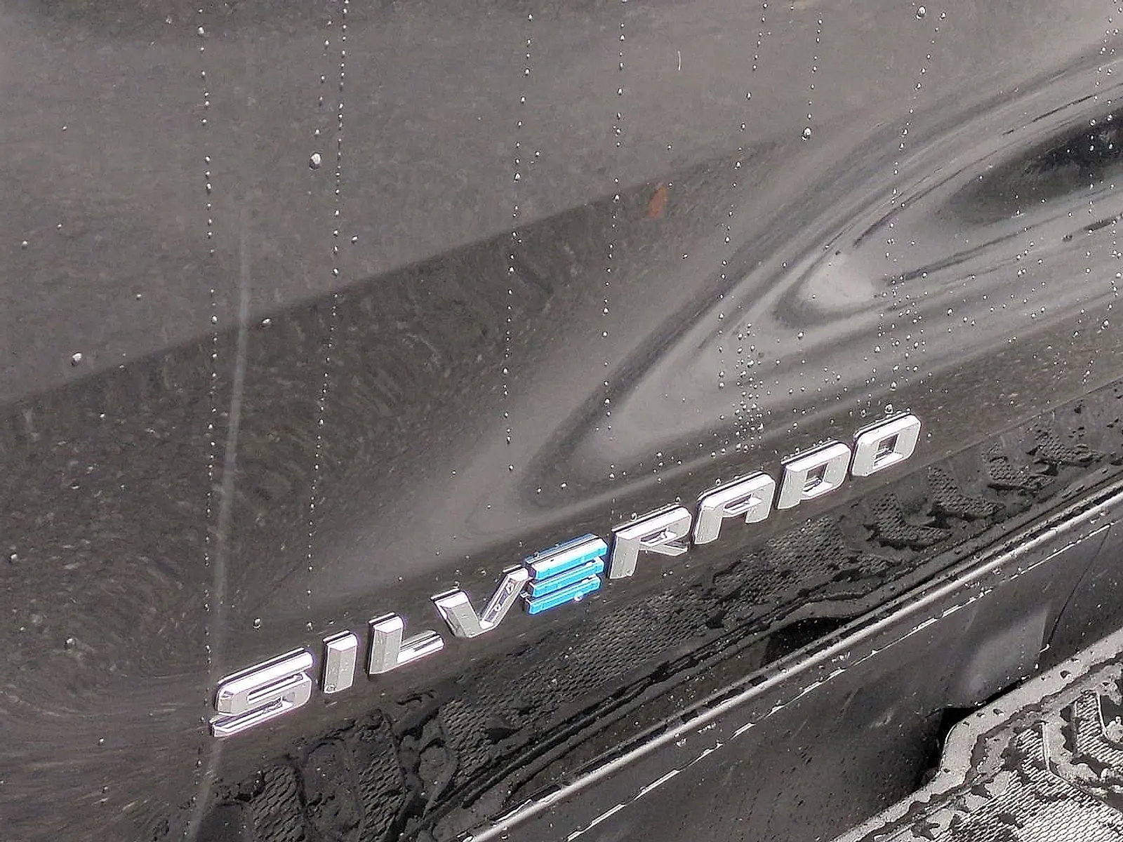 2025 Chevrolet Silverado EV LT - Photo 32