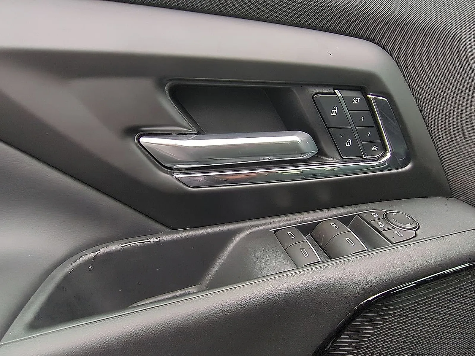 2025 Chevrolet Silverado EV LT - Photo 23