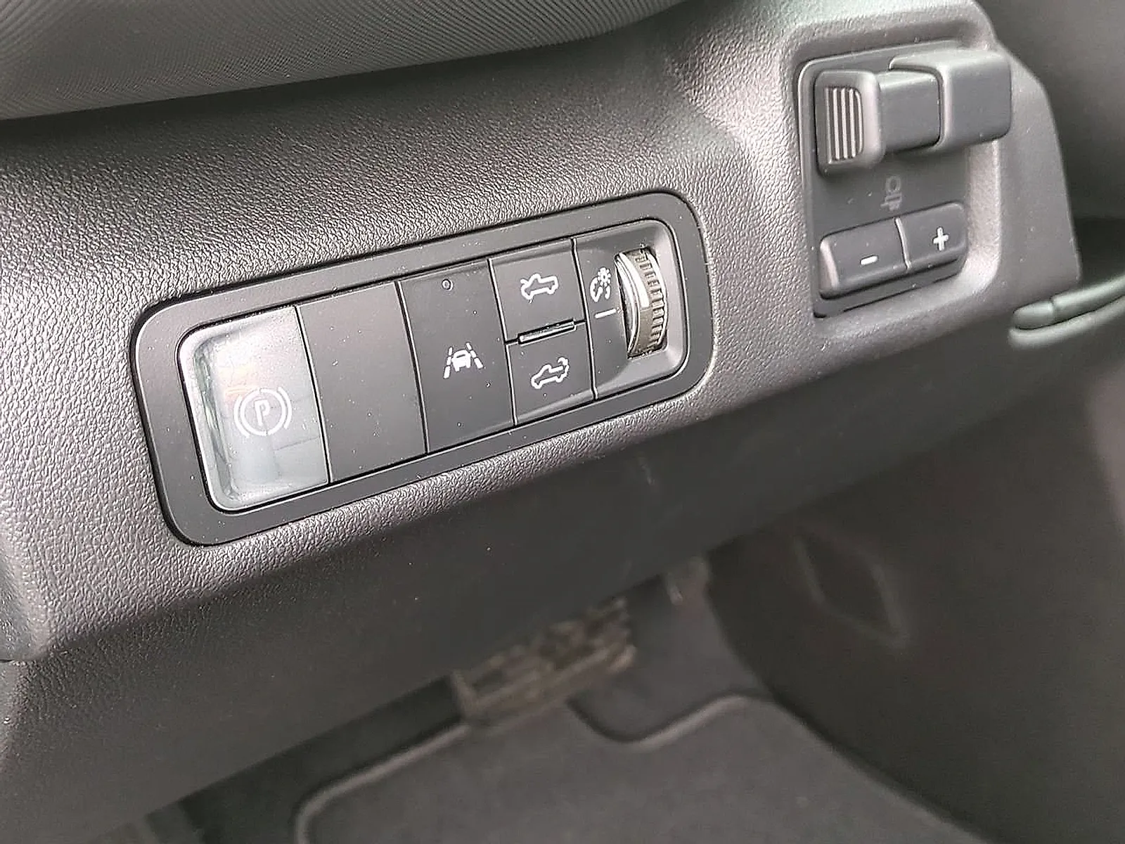 2025 Chevrolet Silverado EV LT - Photo 17