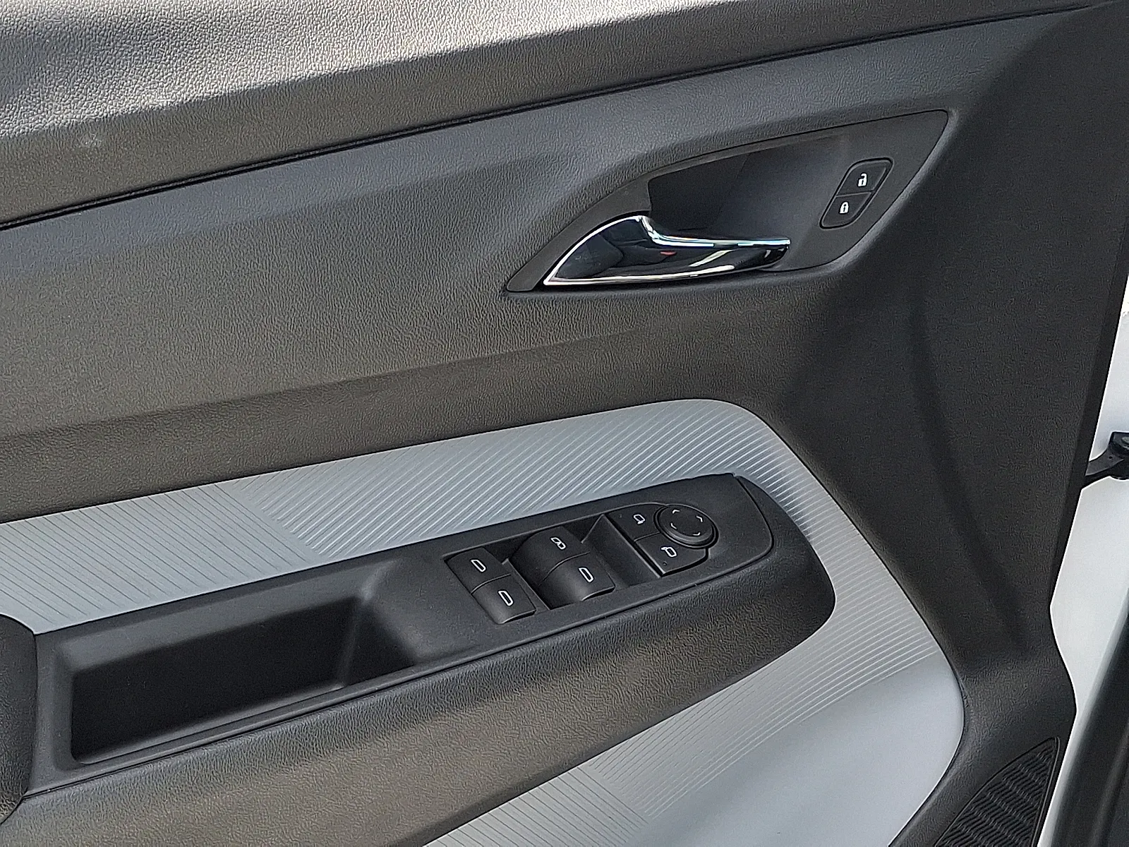 2027 Chevrolet Bolt LT - Photo 8