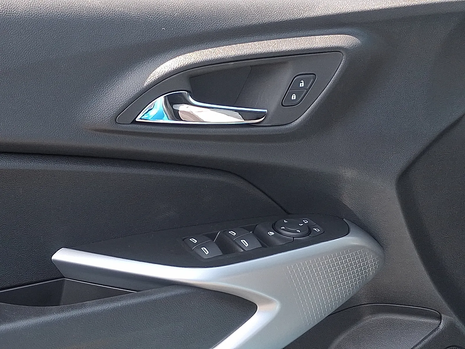 2026 Chevrolet Trax LS - Photo 8