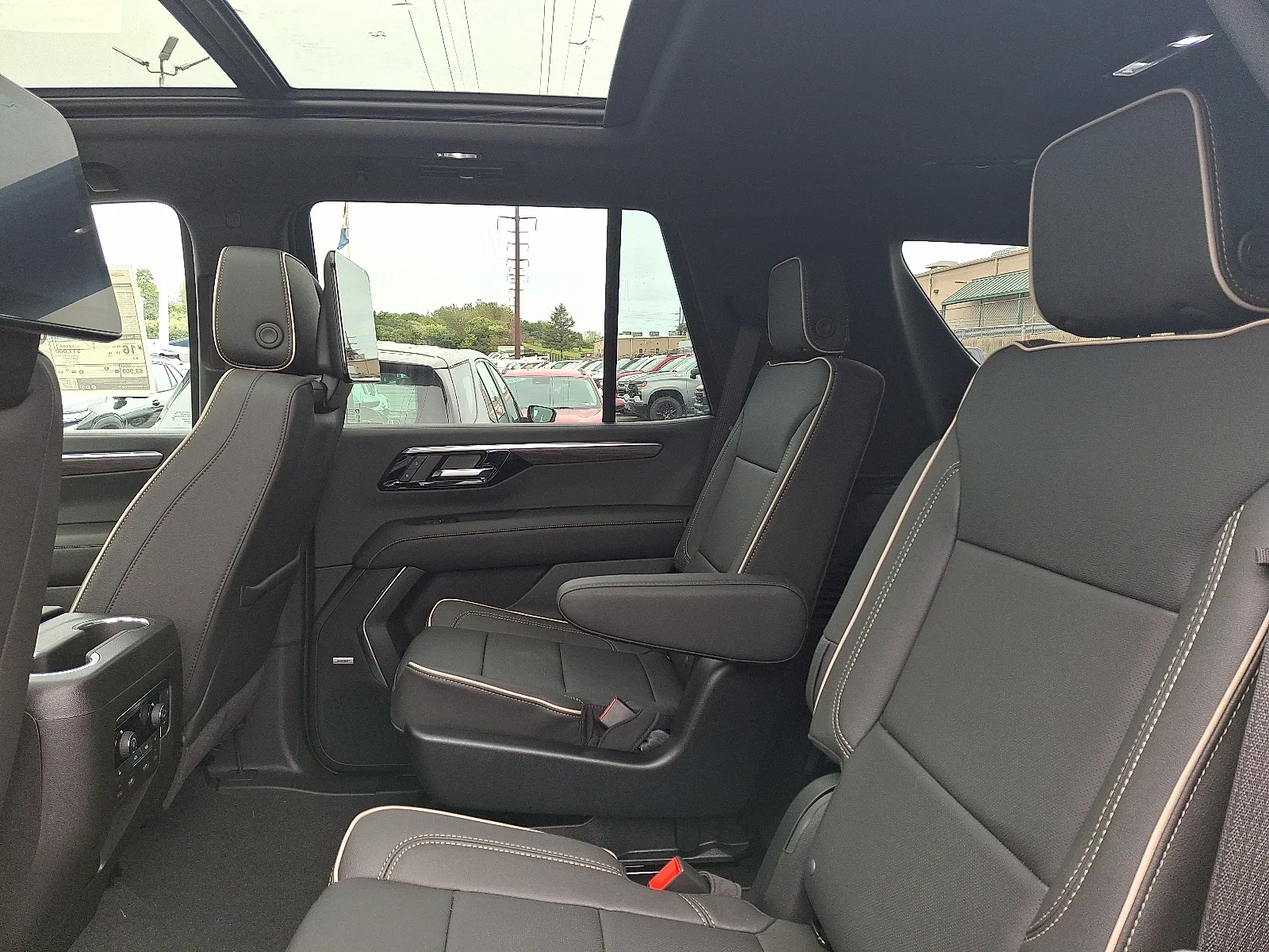 2026 Chevrolet Tahoe Premier - Photo 10