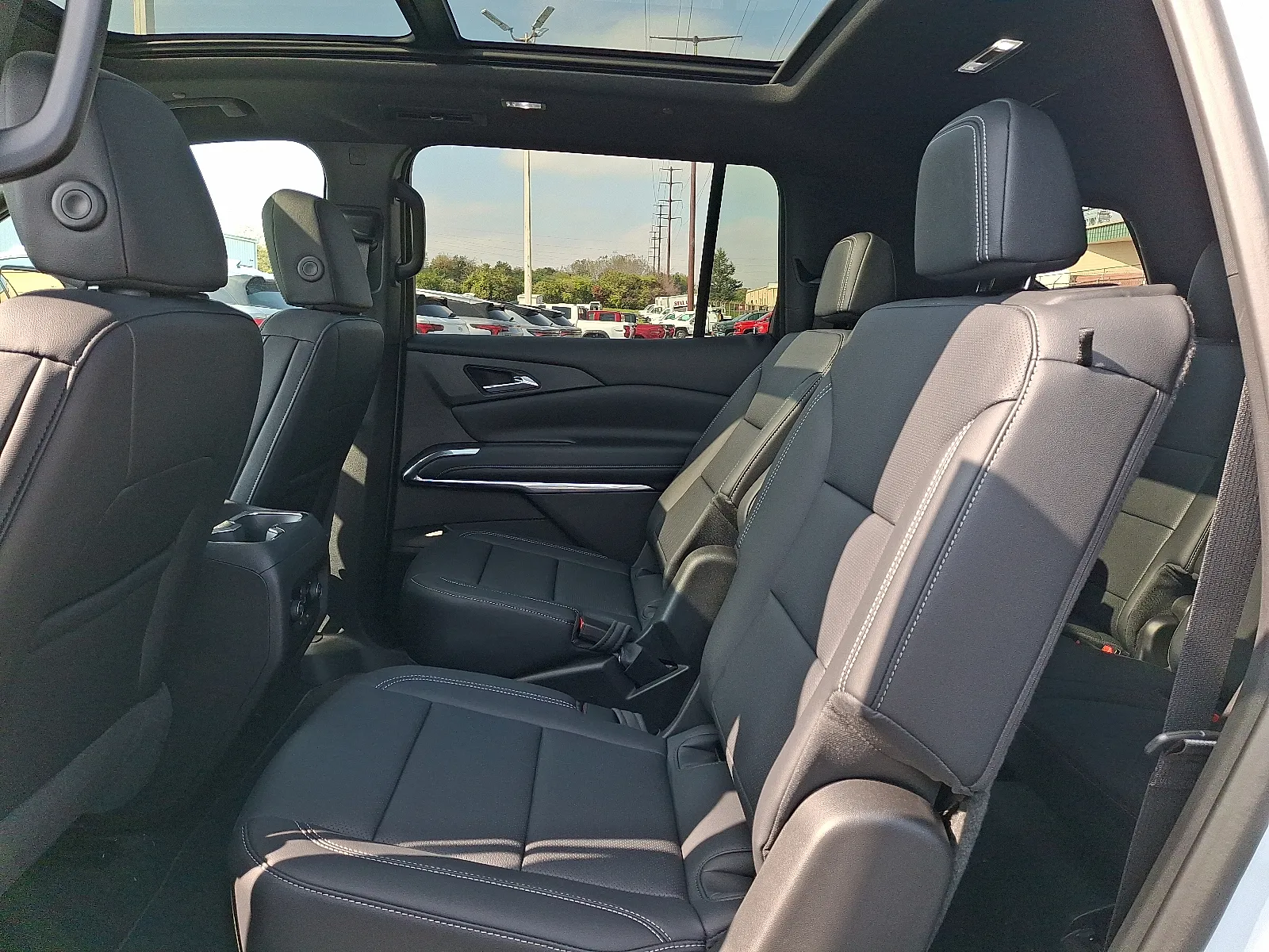 2027 Chevrolet Traverse LT - Photo 8