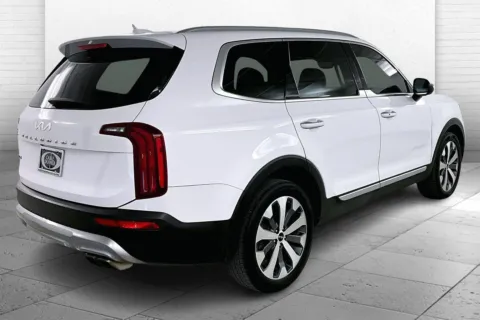 More photos of 2022 Kia Telluride S at Cable Dahmer Kia of Lawrence, KS
