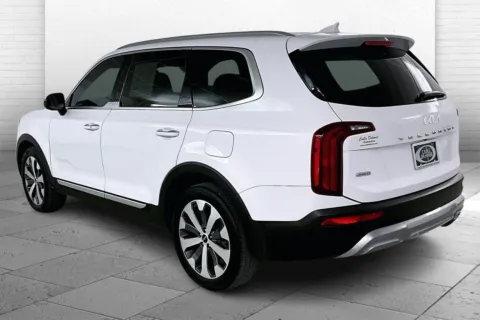 More photos of 2022 Kia Telluride S at Cable Dahmer Kia of Lawrence, KS
