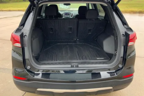 More photos of 2022 Chevrolet Equinox LT at Cable Dahmer Kia of Lawrence, KS