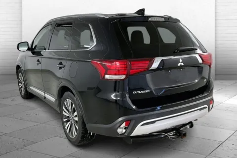 More photos of 2020 Mitsubishi Outlander SE at Cable Dahmer Kia of Lawrence, KS
