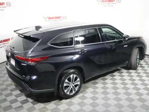 More photos of 2021 Toyota Highlander Hybrid XLE at McCloskey Imports & 4x4s (Licensed as McCloskey Isuzu), CO