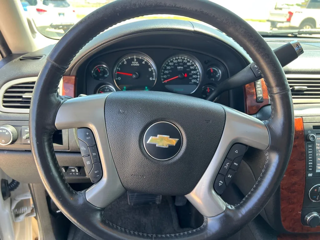2013 Chevrolet Suburban LTZ - Photo 13