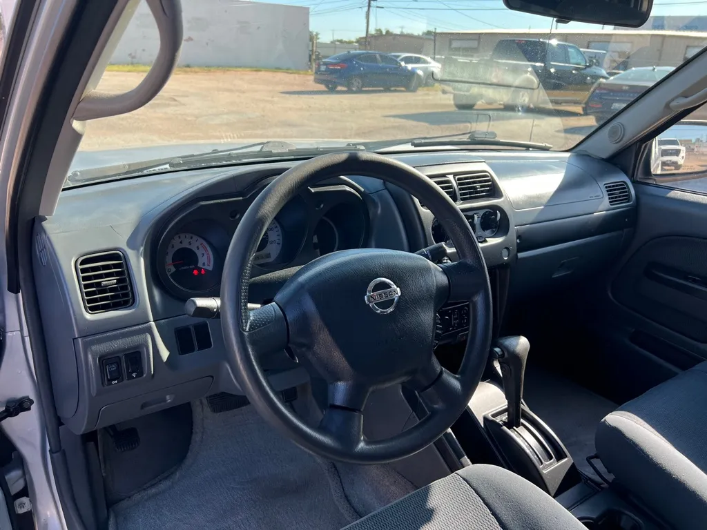 2004 Nissan Frontier XE - Photo 11