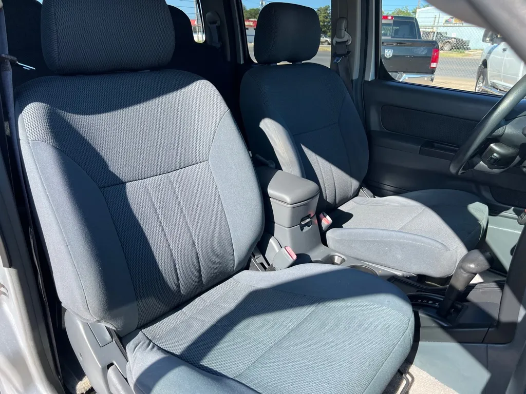 2004 Nissan Frontier XE - Photo 18