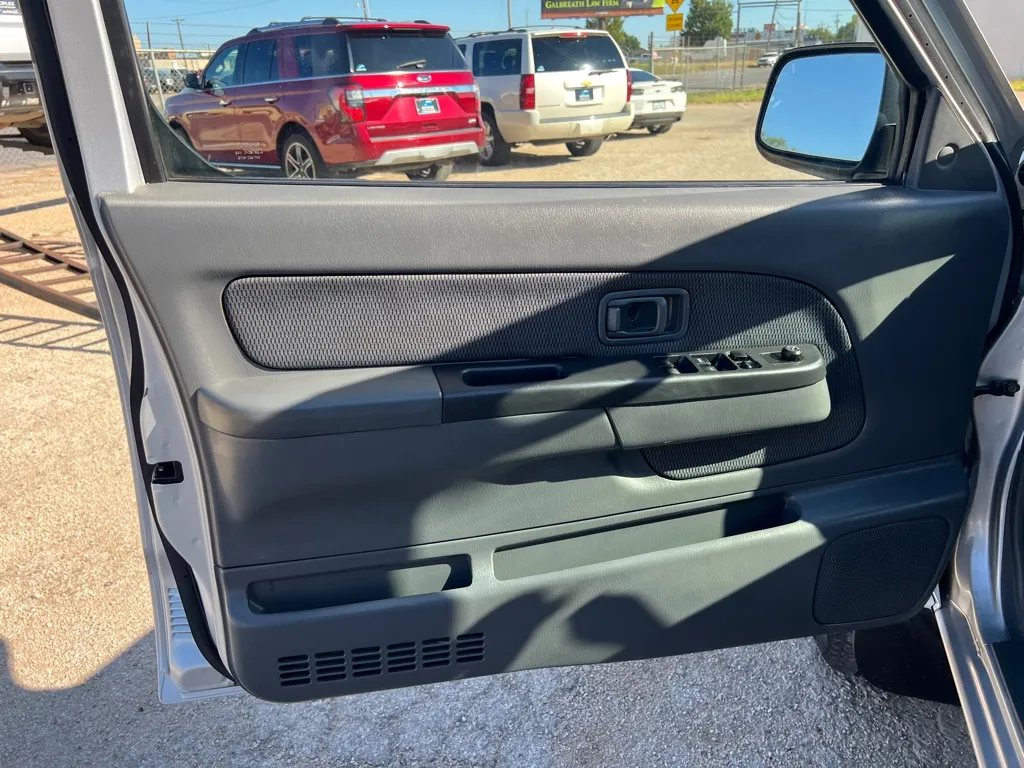 2004 Nissan Frontier XE - Photo 10
