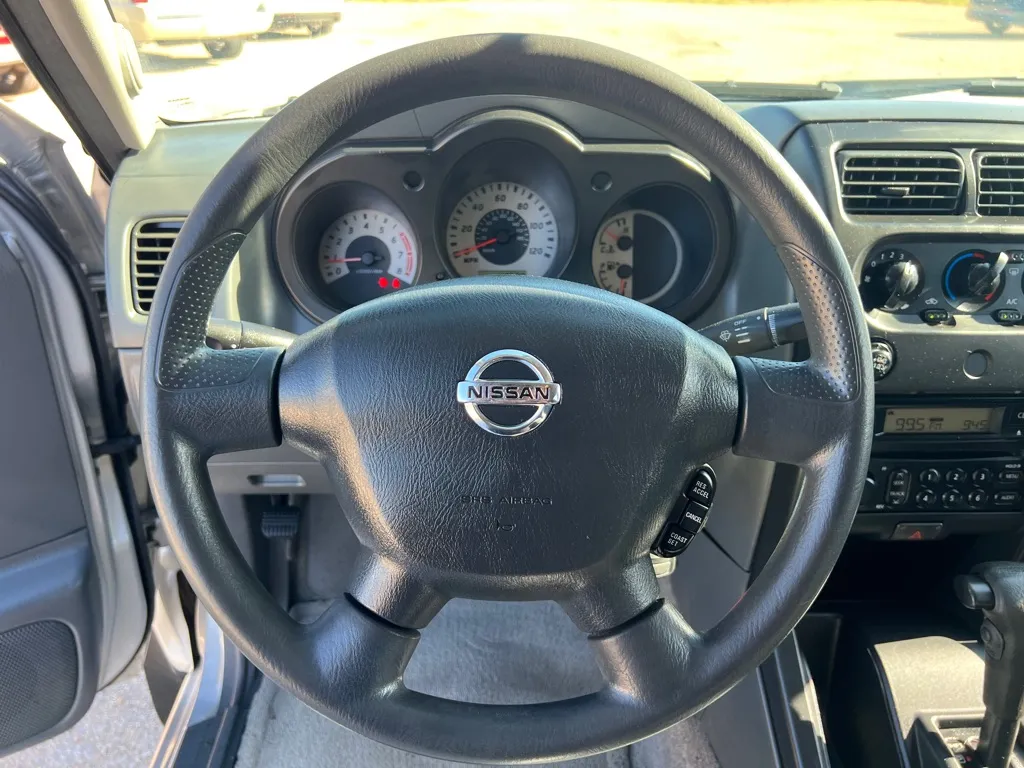 2004 Nissan Frontier XE - Photo 13