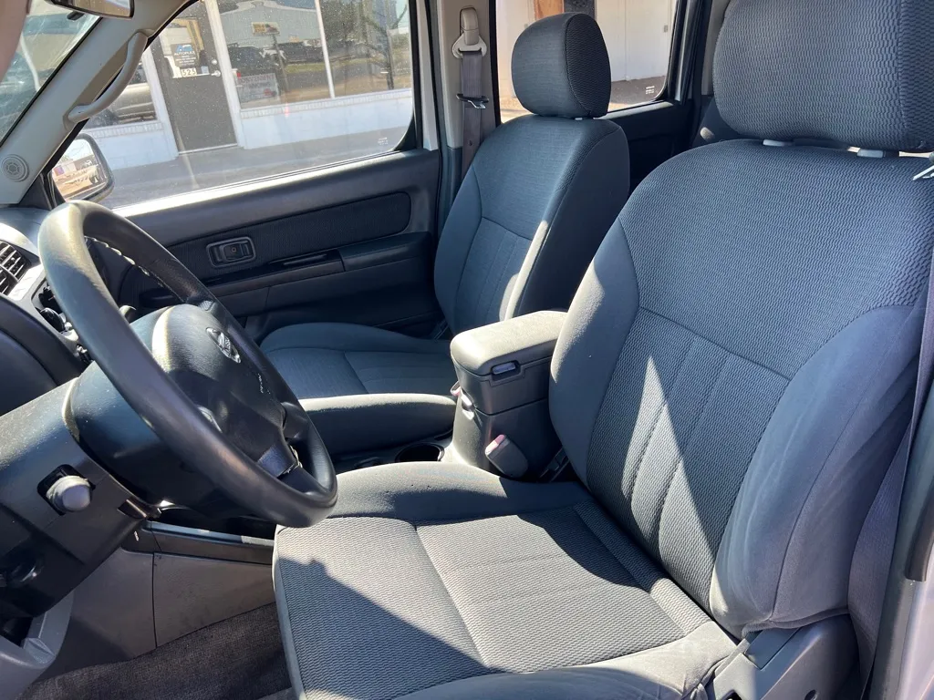 2004 Nissan Frontier XE - Photo 12