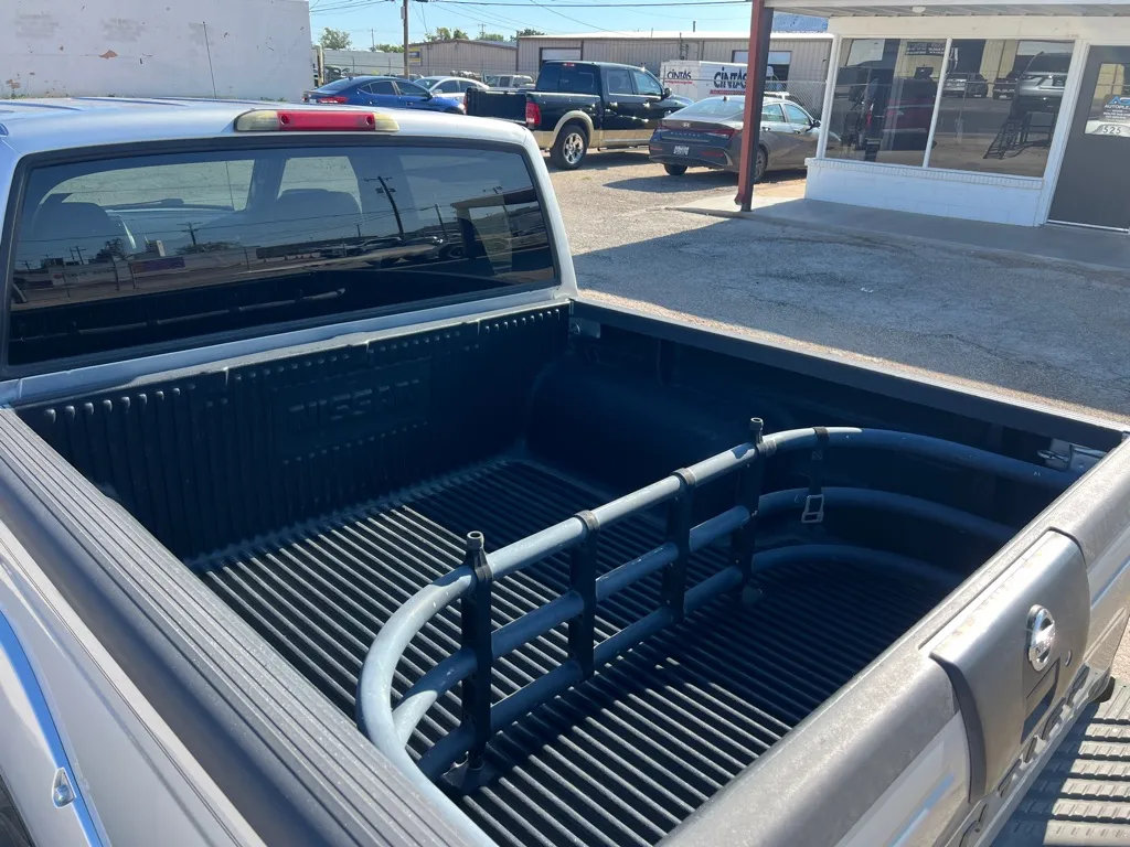 2004 Nissan Frontier XE - Photo 9