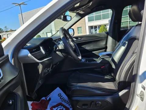 More photos of 2023 Jeep Grand Cherokee Altitude at ALM CDJR Macon, GA