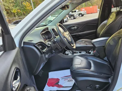 More photos of 2023 Jeep Cherokee Altitude at ALM CDJR Macon, GA